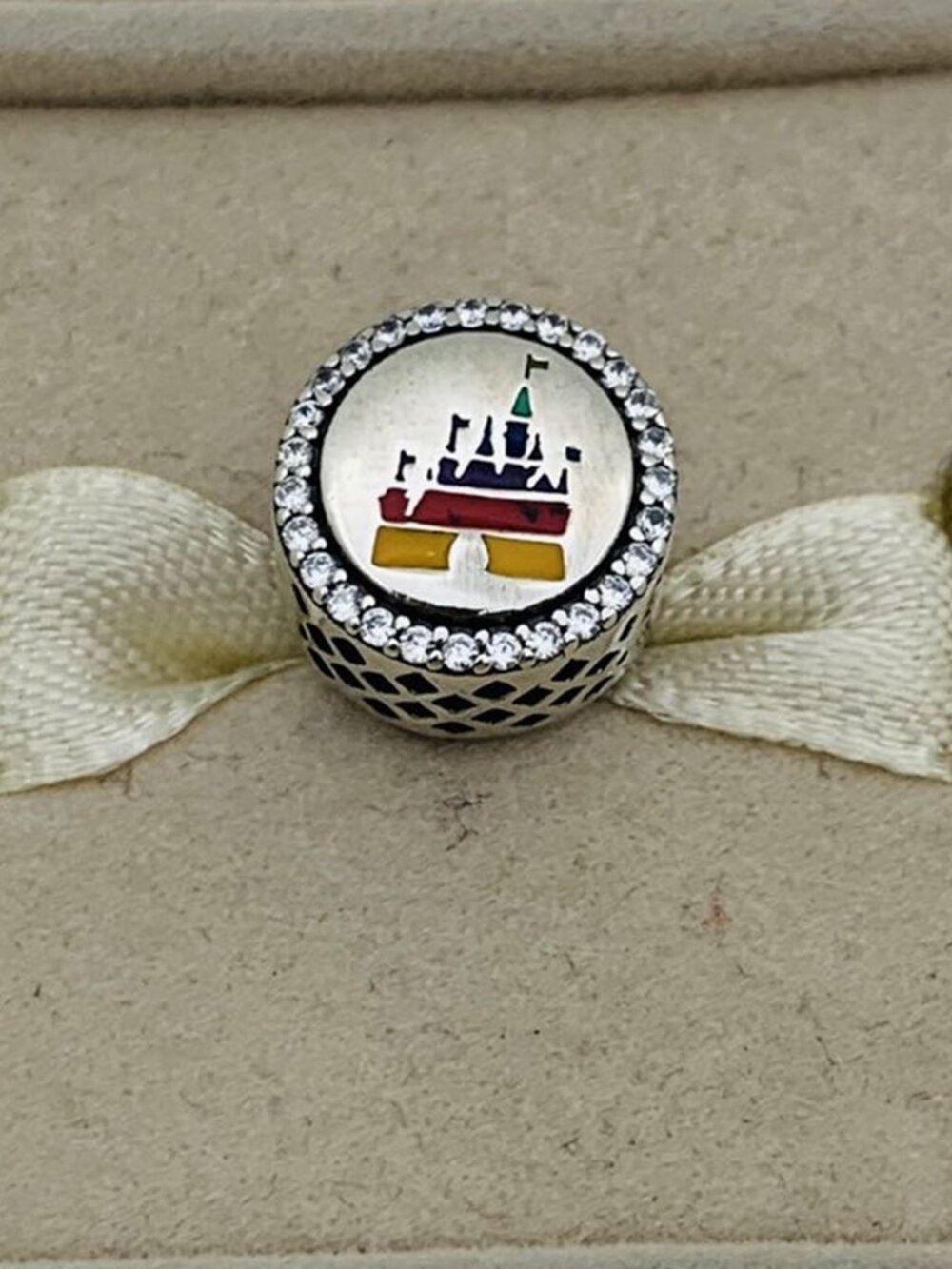 ✨🔥Pandora Disney Parks Castle Rainbow Charm